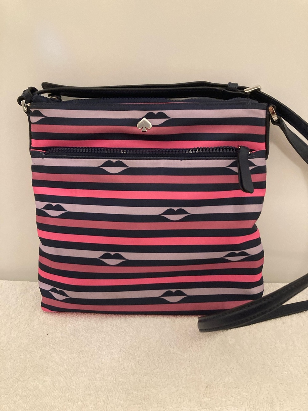 Kate Spade Crossbody Bag Pink & Navy Striped Lip-Print 🩷💙